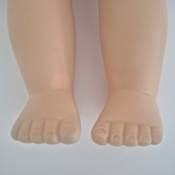 18" Lotus Doll, blonde - Picture 5 of 10